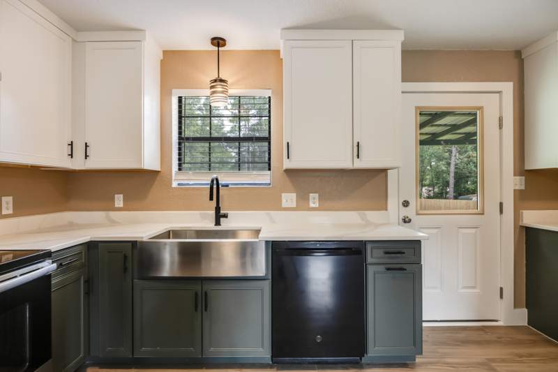 3 bedroom Detached Single Family at 5593 Galaxy Drive, 231100.00, Crestview — photo 3