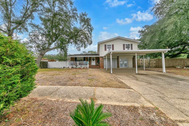 4 bedroom Detached Single Family at 701 Trowbridge Avenue, Berkshire Woods, Fort Walton Beach — photo 2