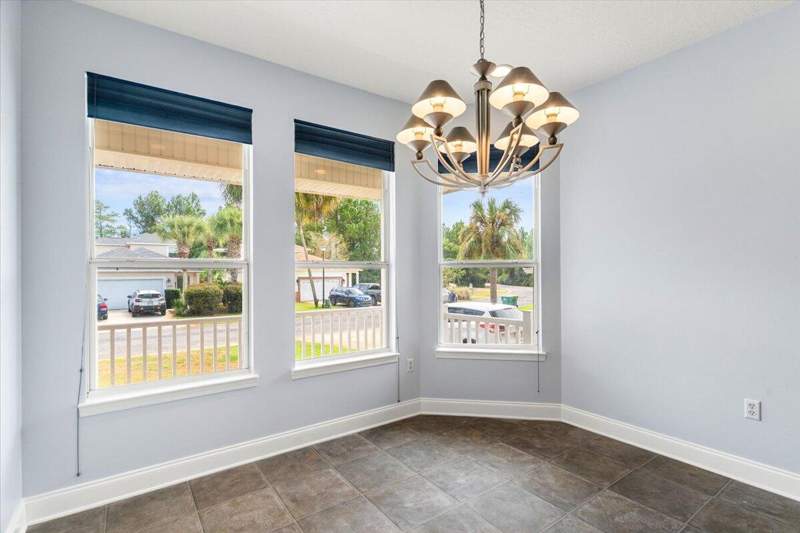 4 bedroom Detached Single Family at 260 Tecumseh Lane, Sequoia Estates Ph 1, Mary Esther — photo 5
