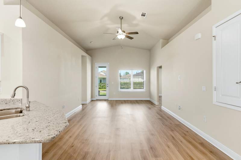4 bedroom Detached Single Family at 49 Cool Breeze Drive, Riverwalk Ph I, Freeport — photo 3