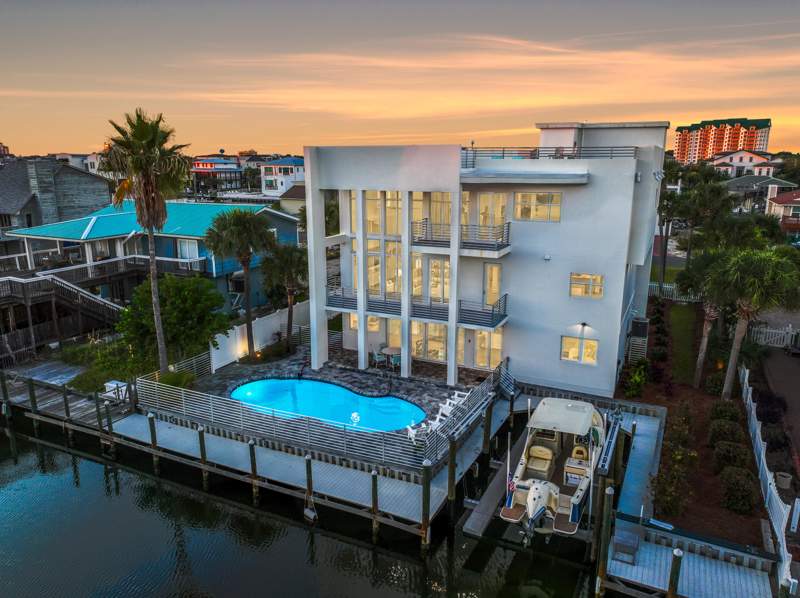 4 bedroom Detached Single Family at 612 Magnolia Drive, Holiday Isle, Destin — photo 2
