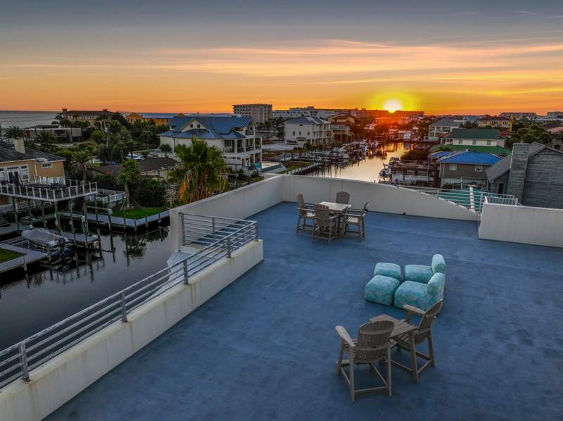 4 bedroom Detached Single Family at 612 Magnolia Drive, Holiday Isle, Destin — photo 3