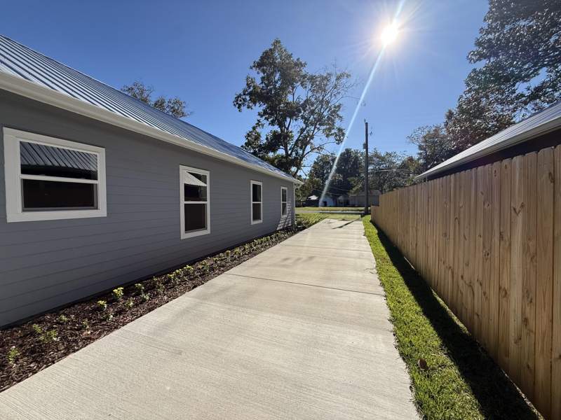 3 bedroom Detached Single Family at 874 W Orange Avenue, Defuniak Springs Town Of, DeFuniak Springs — photo 4