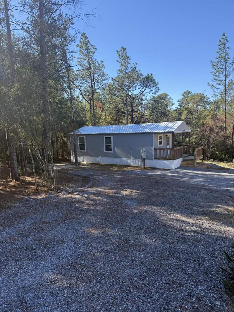 2 bedroom Detached Single Family at 749 Brookside Drive, Oakwood Hills Unit 1, DeFuniak Springs — photo 2