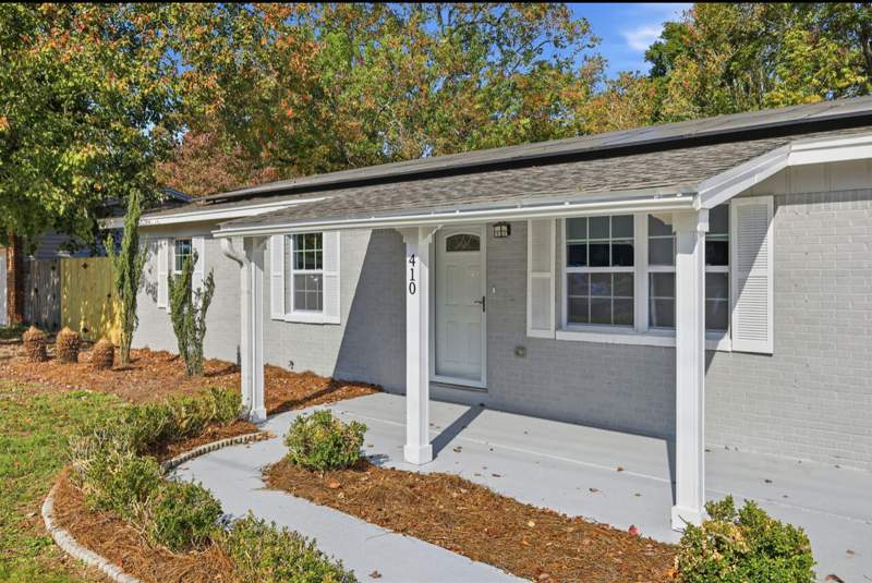 4 bedroom Detached Single Family at 410 NW NW Oakland Circle, Oakland Heights, Fort Walton Beach — photo 2