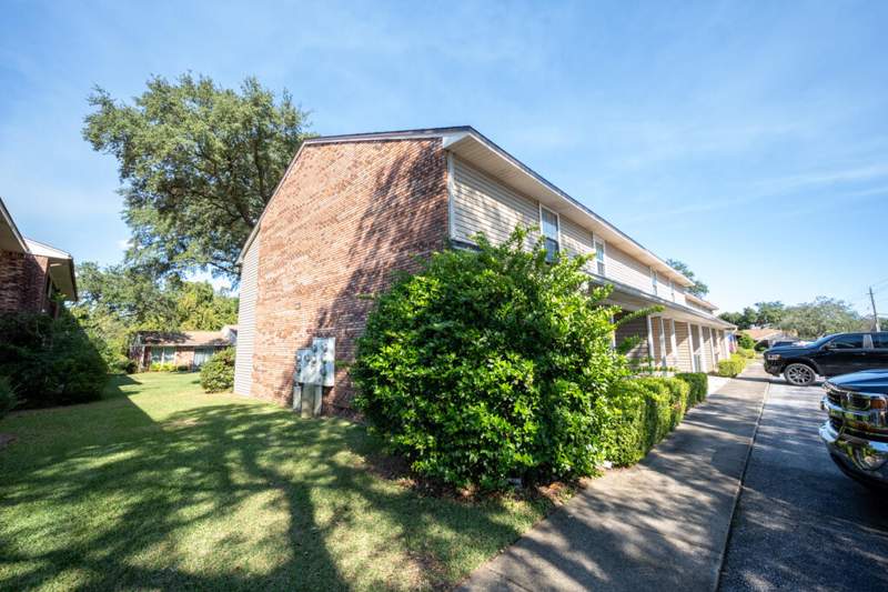 2 bedroom Townhouse at 225 Carmel Drive #27, Garden Villas Ph 1, Fort Walton Beach — photo 2