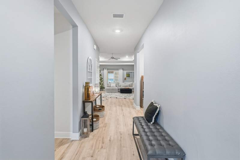 4 bedroom Detached Single Family at 304 Perimeter Place, Ashton Park Ph I, Freeport — photo 5