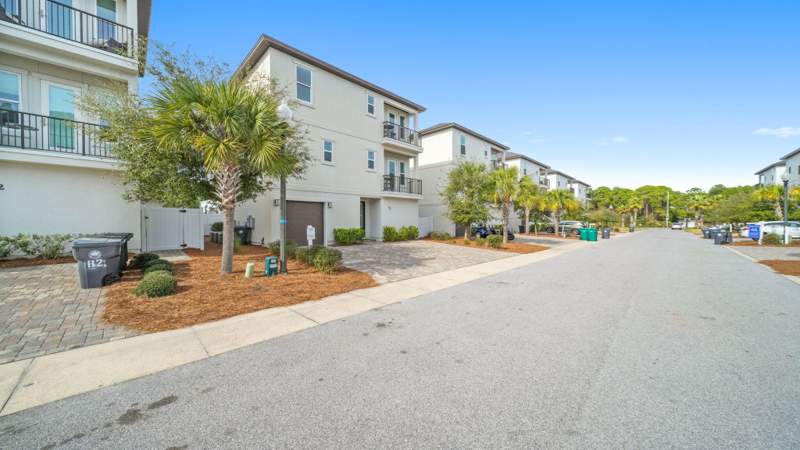 4 bedroom Detached Single Family at 72 Ciboney Street, Hidden Palms, Miramar Beach — photo 5