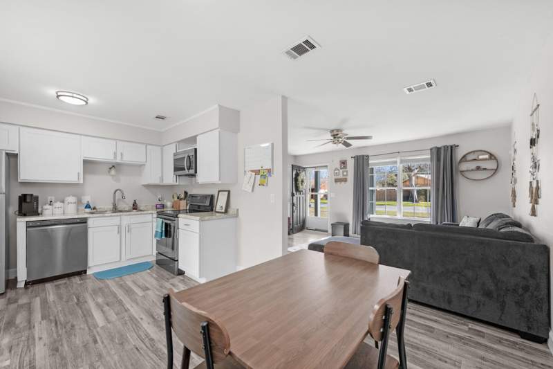 3 bedroom Detached Single Family at 827 Blvd De L Orleans, Chateau Pres De La Mer, Mary Esther — photo 5
