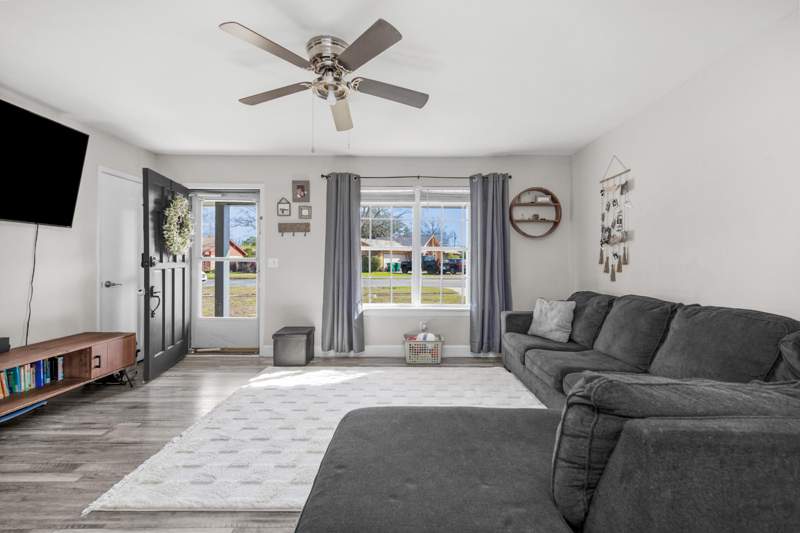 3 bedroom Detached Single Family at 827 Blvd De L Orleans, Chateau Pres De La Mer, Mary Esther — photo 3