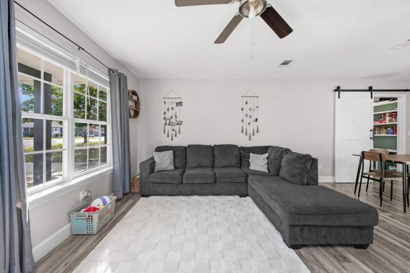 3 bedroom Detached Single Family at 827 Blvd De L Orleans, Chateau Pres De La Mer, Mary Esther — photo 4
