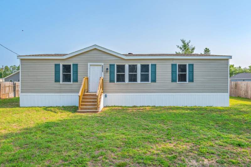 3 bedroom Mobile Home at 4625 Canary Way, The Pines, Crestview — photo 2