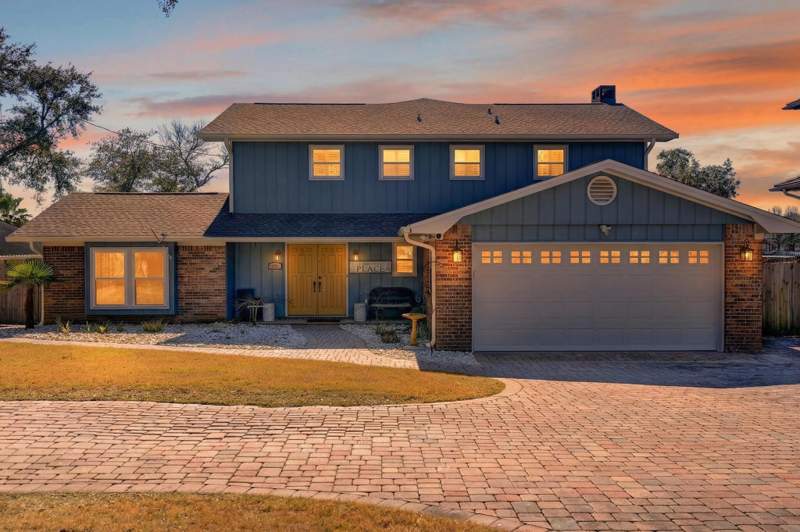 6 bedroom Detached Single Family at 228 Lafitte Crescent, Bayou Vista, Fort Walton Beach — photo 3