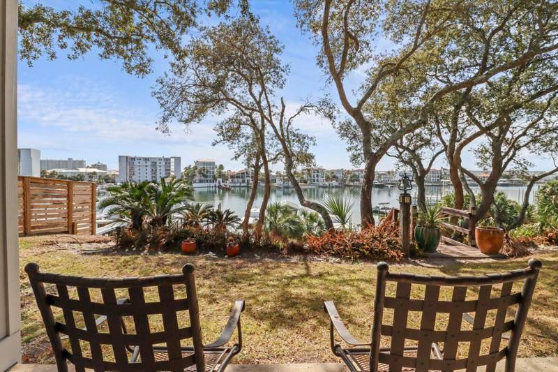 4 bedroom Detached Single Family at 708 Harbor Boulevard, East Pass Addn To Destin, Destin — photo 2