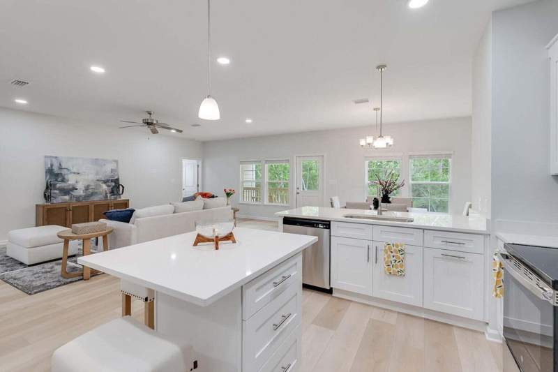 4 bedroom Detached Single Family at 24 Riverwalk Circle, Riverwalk Ph I, Freeport — photo 2