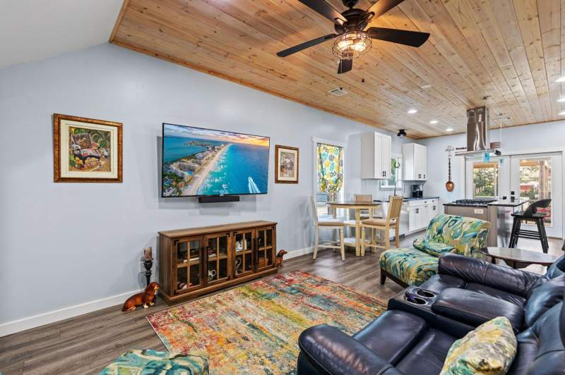 3 bedroom Detached Single Family at 236 Bayou Circle, Emerald Shores, Freeport — photo 4