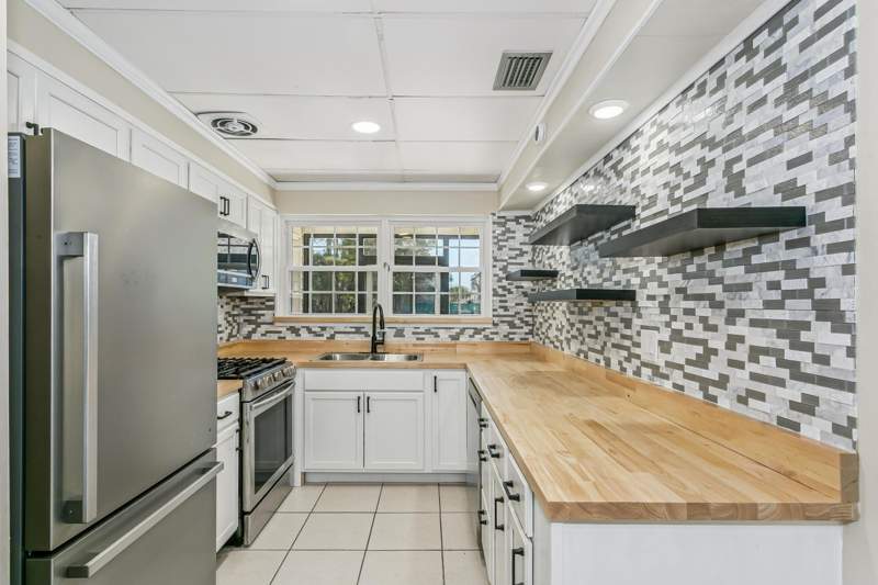4 bedroom Detached Single Family at 123 SW Robinwood Drive, Seabreeze Add #4, Fort Walton Beach — photo 2