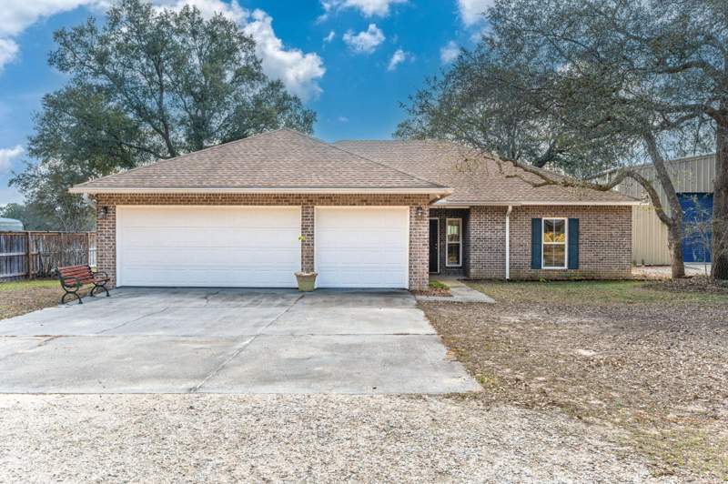 3 bedroom Detached Single Family at 526 Tail Spin Drive, Metes & Bounds, Holt — photo 2