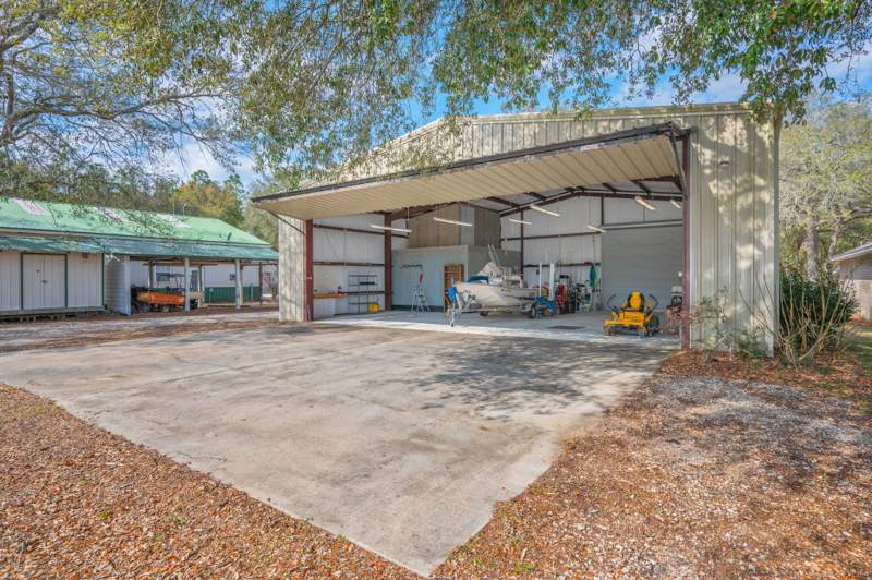 3 bedroom Detached Single Family at 526 Tail Spin Drive, Metes & Bounds, Holt — photo 3