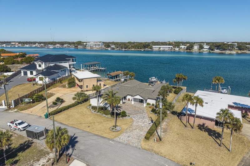 5 bedroom Detached Single Family at 423 Caviar Drive, Santa Rosa Island, Fort Walton Beach — photo 4
