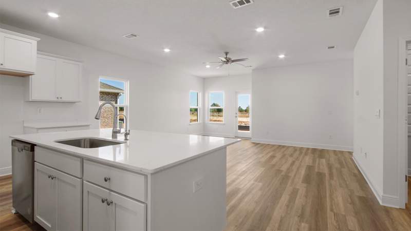 5 bedroom Detached Single Family at 68 Foxtrail Run, Ashton Park Phase 3B, Freeport — photo 4