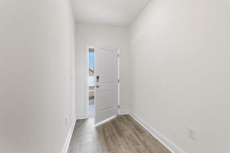 4 bedroom Detached Single Family at 36 Natureview Way, Natureview, Freeport — photo 4