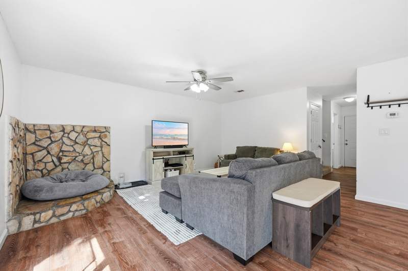 3 bedroom Townhouse at 32 7Th Avenue #129, Whispering Oaks, Shalimar — photo 4