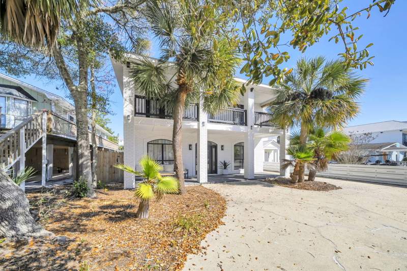 6 bedroom Detached Single Family at 91 Cobia Street, Crystal Beach, Destin — photo 4