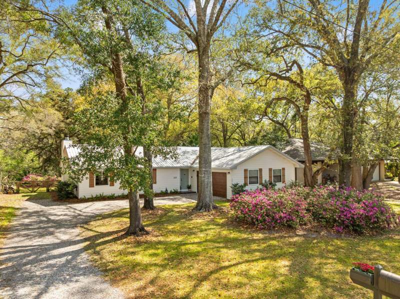 3 bedroom Detached Single Family at 630 Ricker Avenue, Daughettes Amended, Santa Rosa Beach — photo 2