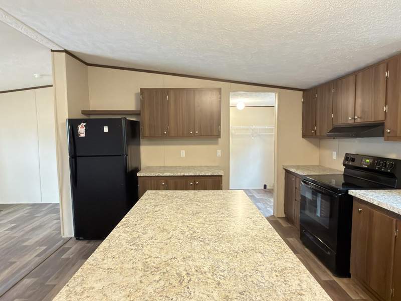 4 bedroom Mobile Home at 268 E Violet Lane, Oakwood Hills Unit 3, DeFuniak Springs — photo 4