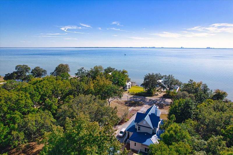 4 bedroom Detached Single Family at 14138 State Highway 20, Chickasaw S/D, Niceville — photo 2