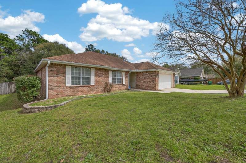 4 bedroom Detached Single Family at 4717 Whitewater Lane, Sugar Creek S/D, Crestview — photo 2