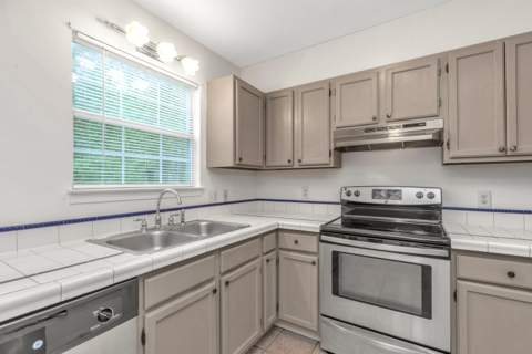 1708 Colonial Court, Fort Walton Beach FL - photo 9 of 30