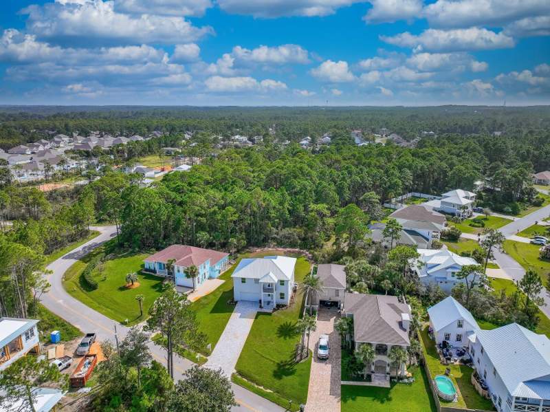 4 bedroom Detached Single Family at 443 Shelter Cove Drive, Shelter Cove Estates 2nd Addn, Santa Rosa Beach — photo 2