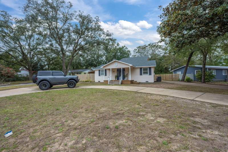 6 bedroom Detached Single Family at 255 Edge Avenue, Valparaiso Plat 1, Valparaiso — photo 4