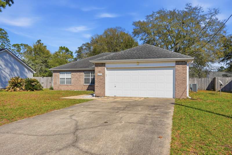 4 bedroom Detached Single Family at 4719 Connor Drive, Sugar Creek S/D, Crestview — photo 2