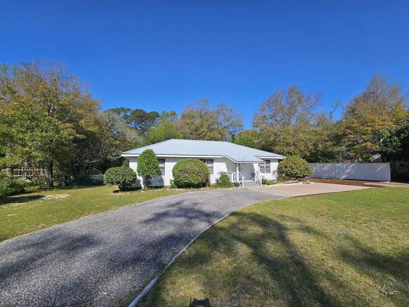 3 bedroom Detached Single Family at 164 S 13Th Street, Metes & Bounds, DeFuniak Springs — photo 3