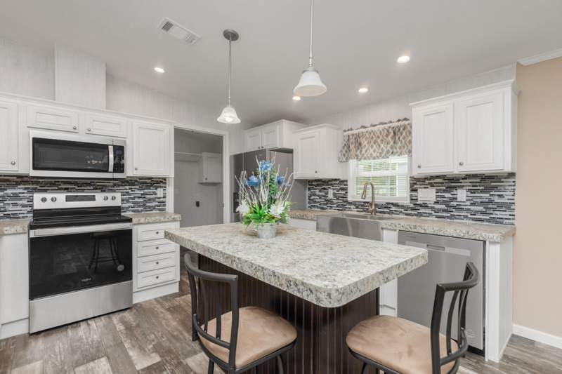 4 bedroom Manufactured Home at 910 N Lloyd Street, McCaskill Addn, Crestview — photo 2