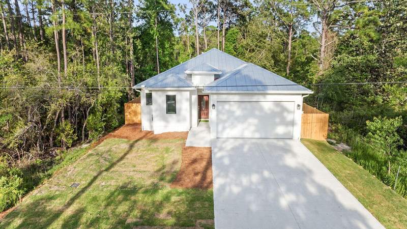 4 bedroom Detached Single Family at 42 Central 8Th Street, Town Of Santa Rosa, Santa Rosa Beach — photo 3