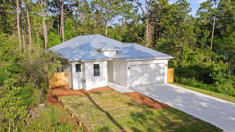 4 bedroom Detached Single Family at 42 Central 8Th Street, Town Of Santa Rosa, Santa Rosa Beach — photo 2