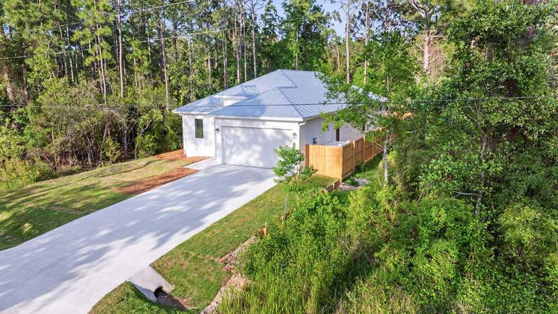 4 bedroom Detached Single Family at 42 Central 8Th Street, Town Of Santa Rosa, Santa Rosa Beach — photo 4