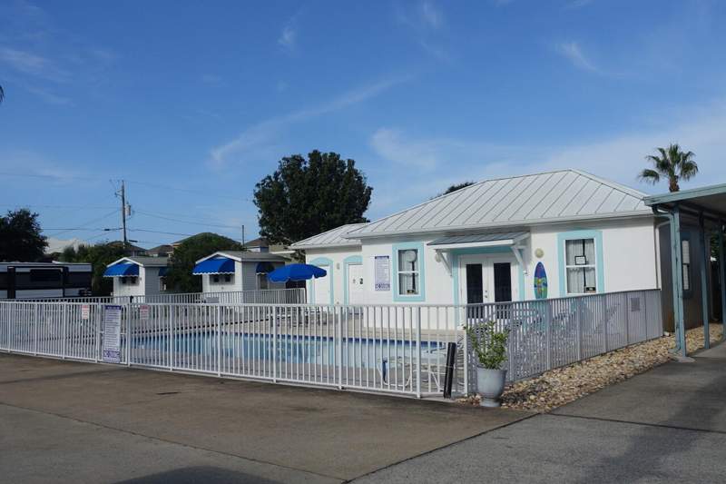 2 bedroom Mobile Home at 81 Payne Street #Lot 12, Destin Village Rv, Miramar Beach — photo 2
