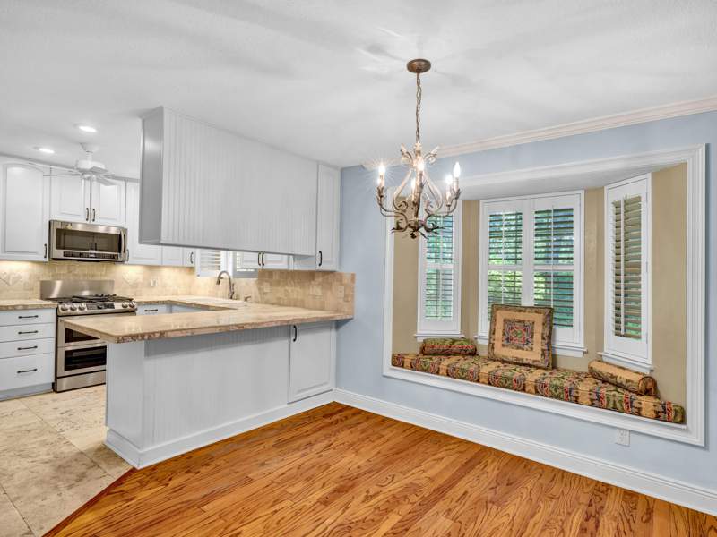 4 bedroom Detached Single Family at 700 NE Country Club Avenue, Country Club Estates, Kenwood, Fort Walton Beach — photo 4