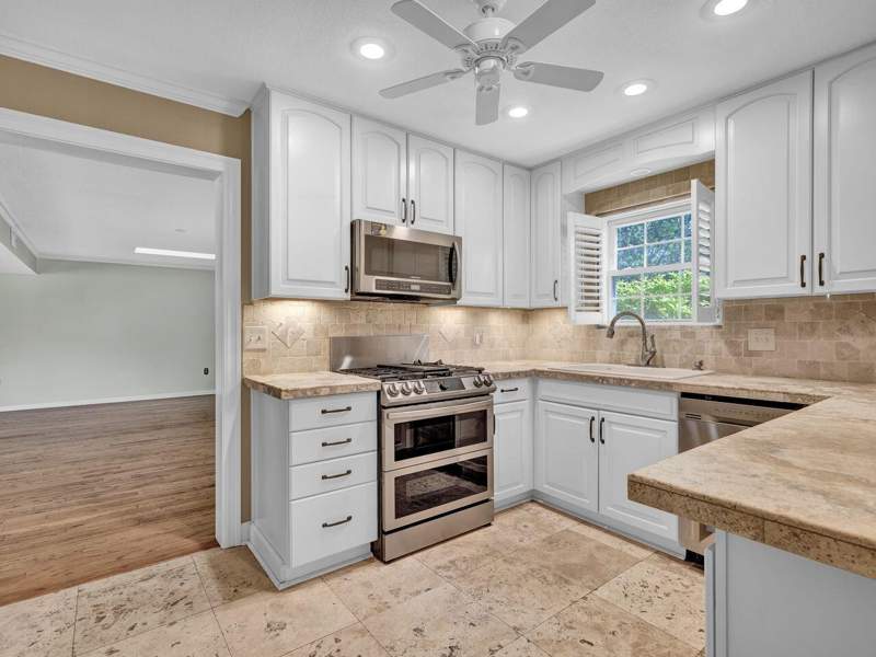4 bedroom Detached Single Family at 700 NE Country Club Avenue, Country Club Estates, Kenwood, Fort Walton Beach — photo 5