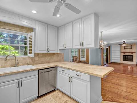 700 NE Country Club Avenue, Fort Walton Beach FL - photo 6 of 25