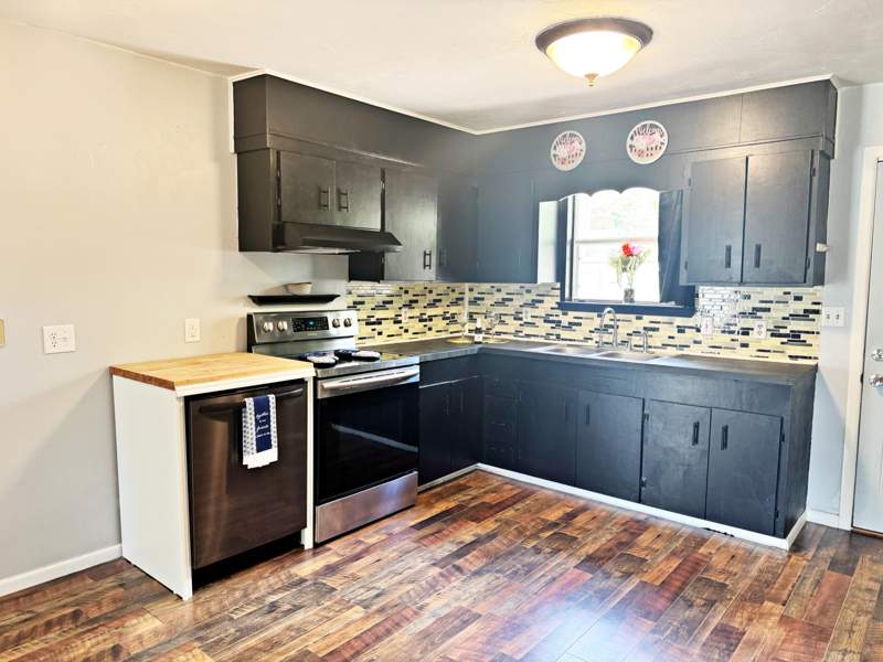 2 bedroom Detached Single Family at 3183 Audrey Drive, Crestview, Crestview — photo 4
