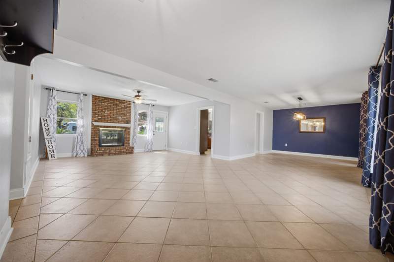 4 bedroom Detached Single Family at 157 Country Club Road, Lake Lorraine Estates 1, Shalimar — photo 4