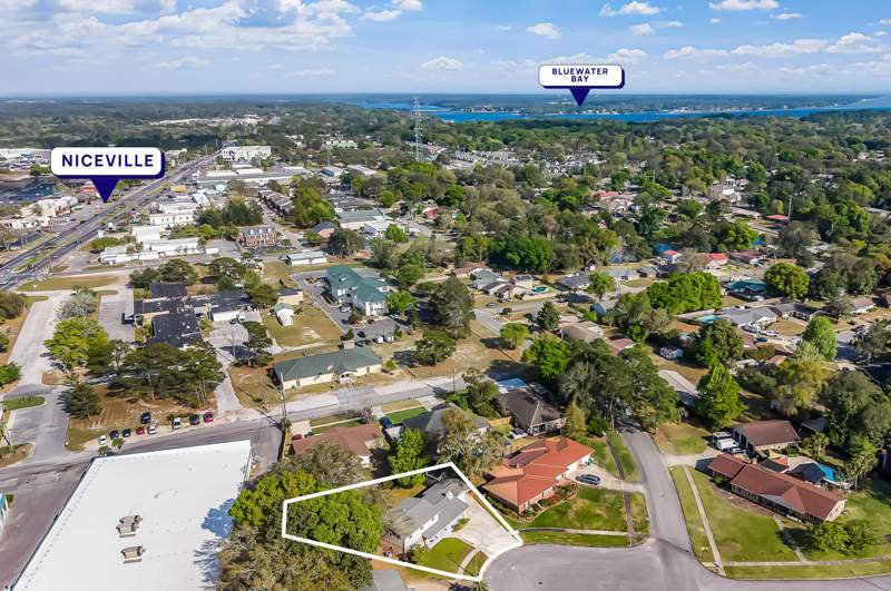 5 bedroom Detached Single Family at 103 Cunningham Court, Pine Lake, Niceville — photo 2
