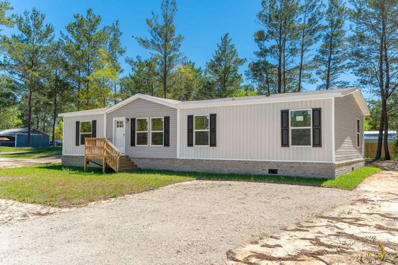 4 bedroom Mobile Home at 316 E Lafavre Lane, Oakwood Hills Unit 1, DeFuniak Springs — photo 2