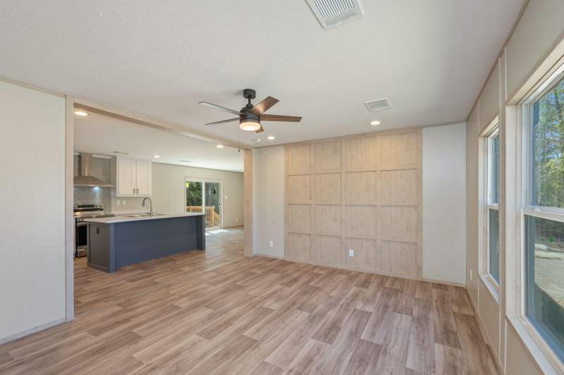 4 bedroom Mobile Home at 316 E Lafavre Lane, Oakwood Hills Unit 1, DeFuniak Springs — photo 4